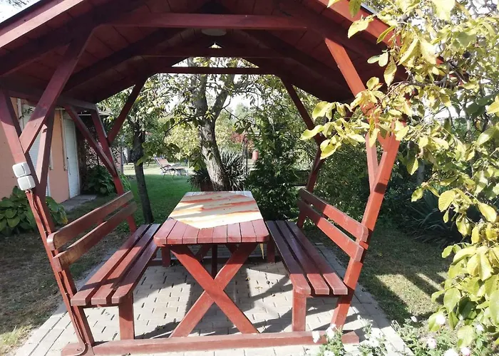 In 38430 * Balatonfenyves