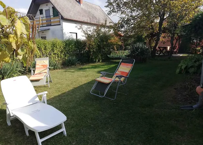 In 38430 * Balatonfenyves