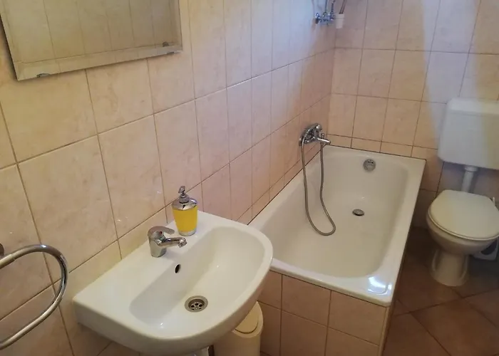 Nyaraló In 38430 Balatonfenyves